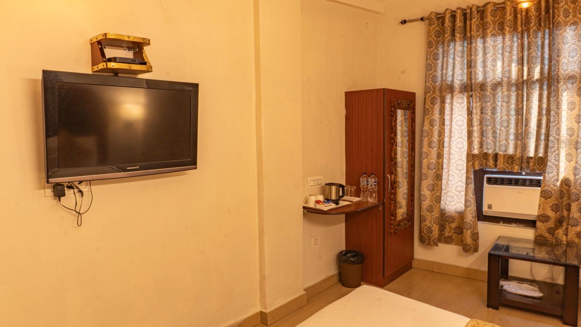 The Neeraj Palace Rishikesh Exterior photo