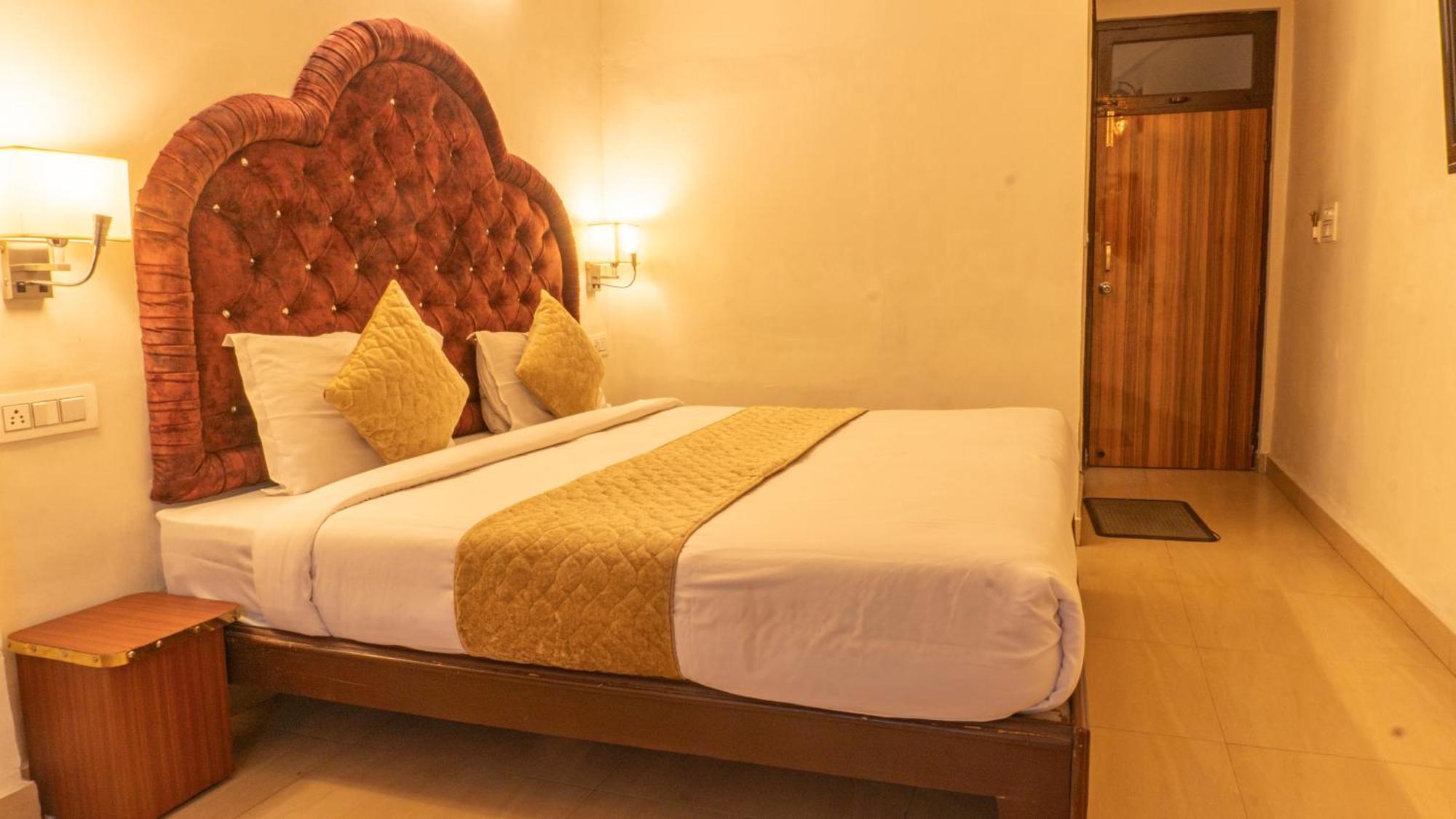 The Neeraj Palace Rishikesh Exterior photo